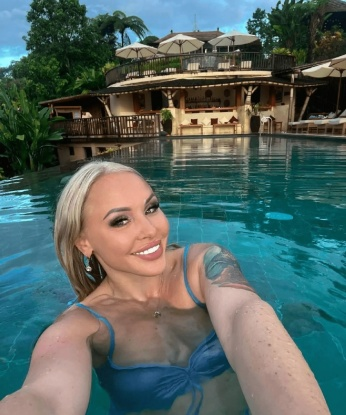 Встретимся в Москве и окунемся в мир наслаждений? У меня есть опыт, о котором ты мечтаешь. Я проведу тебя по пути наслаждения, погружая нас в безумную атмосферу страсти. У меня есть свежие фото и положительные отзывы от довольных клиентов. Позволь мне исполнить все твои фантазии и сделать твою ночь незабываемой. Жду твоего звонка, чтобы насытить тебя удовольствием в Москве. Брось вызов скучному повседневному рутинному существованию и окунись в океан страсти со мной. 😘 121, 30 лет