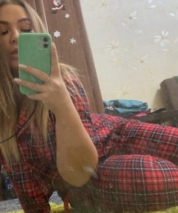 🌹 У меня в арсенале множество разнообразных услуг, которые наполнят нашу встречу страстью и наслаждением. Я умею тонко чувствовать мужчину, понимая его желания без слов. 💋 Живу в Москве, и готова принять тебя в уютной атмосфере моей роскошной квартиры. 🏙️ Мои клиенты оставляют положительные отзывы: я создаю атмосферу релаксации и расслабления, чтобы ты забыл обо всех проблемах и только наслаждался моментом рядом со мной. 🌟 Убедись собственными глазами, посмотрев мои фото, которые я с радостью тебе предоставлю. Рискуй, позвони мне, и мы откроем для себя мир незабываемых эмоций и удовольствия. 😉💫 13211, 24 года