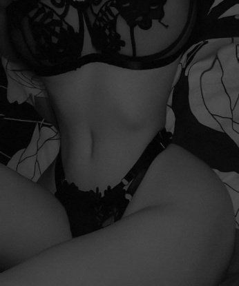 Чувственная брюнетка с шикарной фигурой обещает незабываемые встречи и море удовольствия. Готова выполнить твои желания и фантазии. Позвони мне, и я окуну тебя в мир страсти и сексуального возбуждения! 9746, 23 года